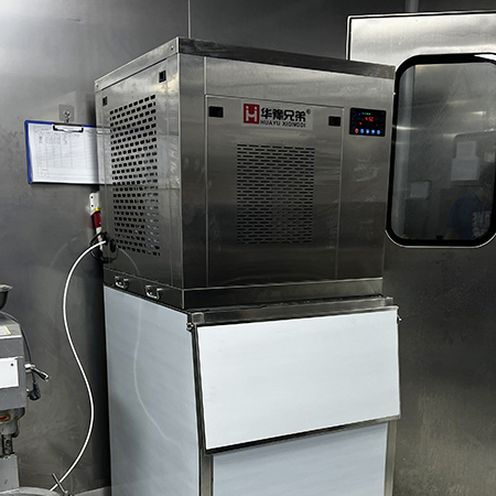 300公斤片冰机带外罩交付深圳某食品厂